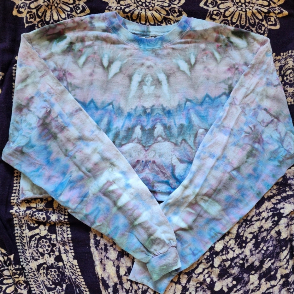 Vintage long sleeve cropped ice dye shirt